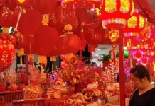 Mengapa Imlek Identik dengan Warna Merah